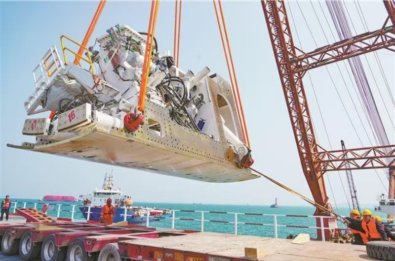廈門日報：廈金大橋（廈門段）項目“廈金號”盾構機部件就位