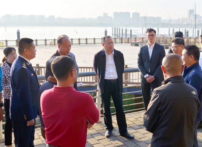 0202【游艇旅游】張毅恭副市長帶隊檢查五緣灣游艇港春節(jié)期間涉海旅游項目安全生產(chǎn)工作-1_調(diào)整大小.jpg 0202【游艇旅游】張毅恭副市長帶隊檢查五緣灣游艇港春節(jié)期間涉海旅游項目安全生產(chǎn)工作-1_調(diào)整大小.jpg
